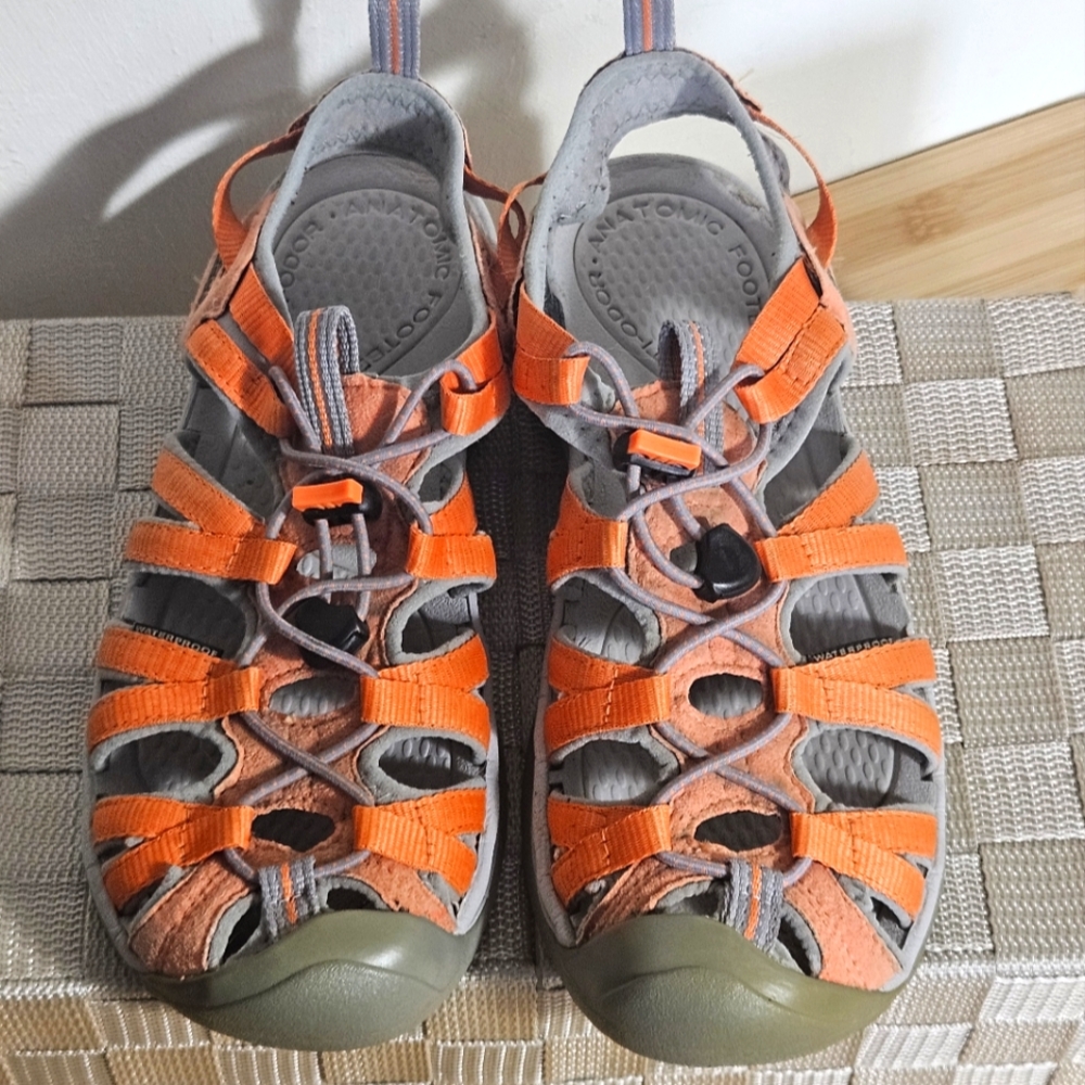 KEEN "Whisper" Orange Sandals, Women's Size 7.5 M